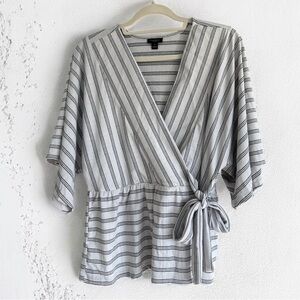 Ann Taylor Factory Kimono-Sleeve Faux Wrap Shirt in a cream and black- Size M